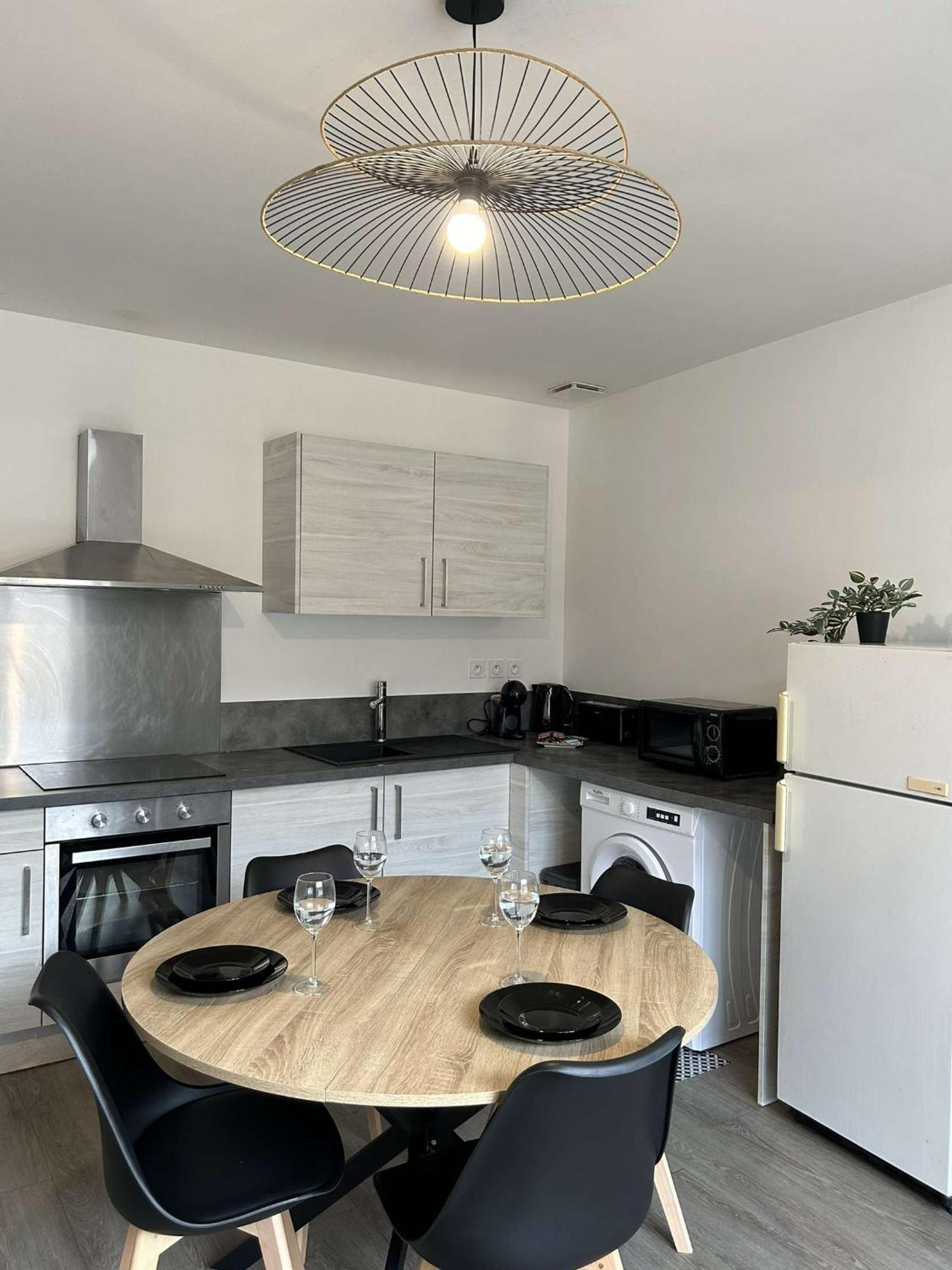 Le Grand Republicaint2 Apartment Le Peage-de-Roussillon Bagian luar foto
